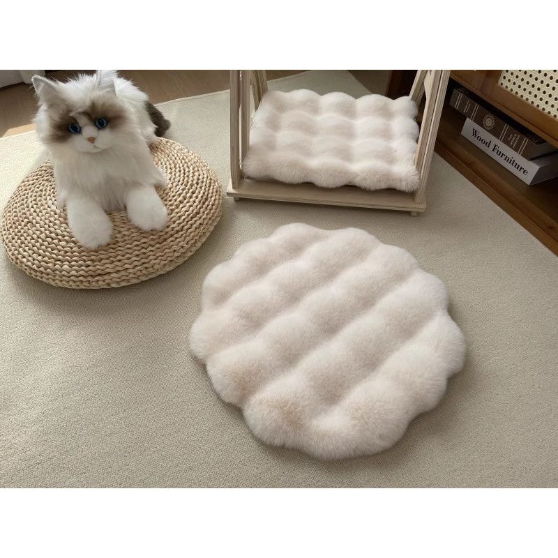 Beige Plush Round Cat Mat - Soft Faux Fur Sleeping Pad (40cm Diameter)